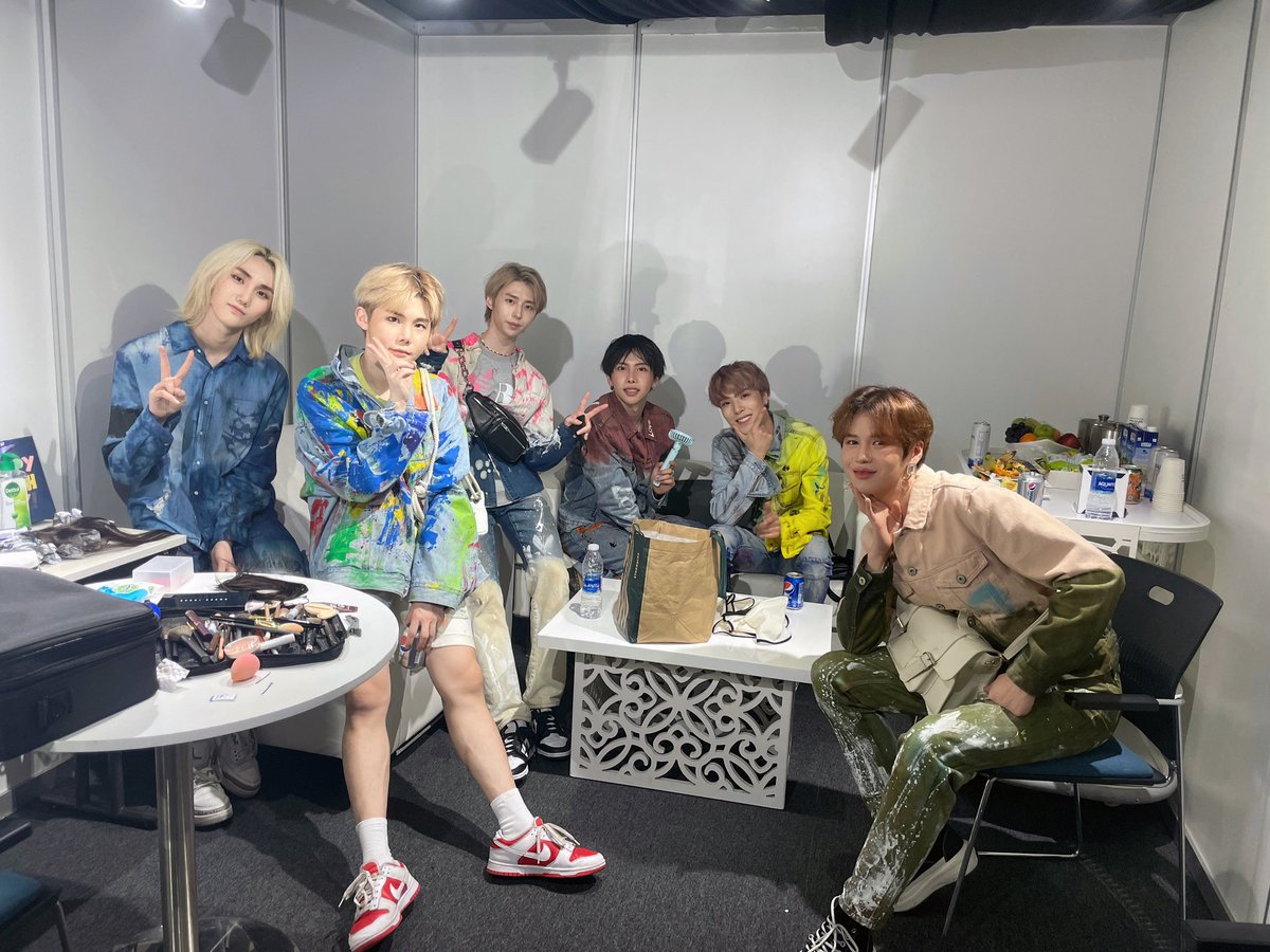 megamax_twt's tweet photo. [ #MGX_Photo ]

두바이엑스포2020 맥시멈들 덕분에
무사히 마쳤어요❤️

고마워요😊

#두바이엑스포2020 #두바이엑스포 
#메가맥스 #MEGAMAX #MGX https://t.co/JeemzPHbw2