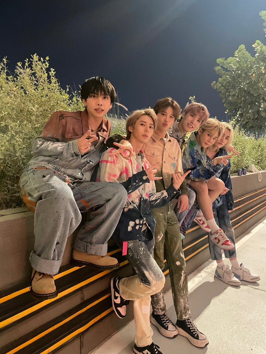megamax_twt's tweet photo. [ #MGX_Photo ]

두바이엑스포2020 맥시멈들 덕분에
무사히 마쳤어요❤️

고마워요😊

#두바이엑스포2020 #두바이엑스포 
#메가맥스 #MEGAMAX #MGX https://t.co/JeemzPHbw2