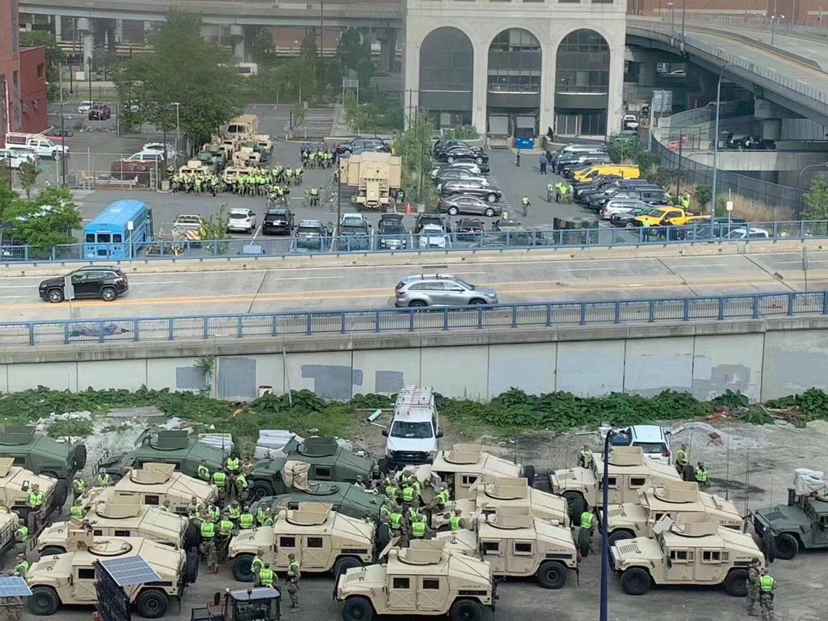 Ada98520's tweet photo. Why are there so many soldiers? https://t.co/ODnQ8kcOQe