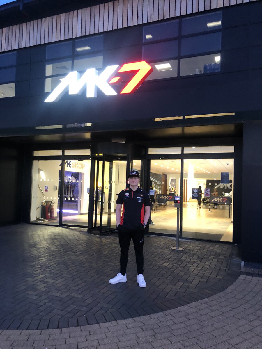 zoekb21's tweet photo. @redbullracing Thanks for a fab day out at MK7. Made my sons day! #DriveToSurvive4 #Supermax @Max33Verstappen https://t.co/xA6pULDtXP