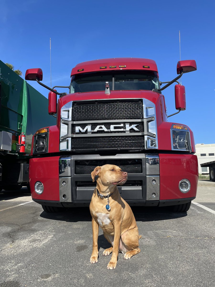Richard_WTCMACK's tweet photo. #Mack #GarnetRed @MackTrucks @WTCWESTSACTO Model: #MsGinger https://t.co/zdwJaWvm0V