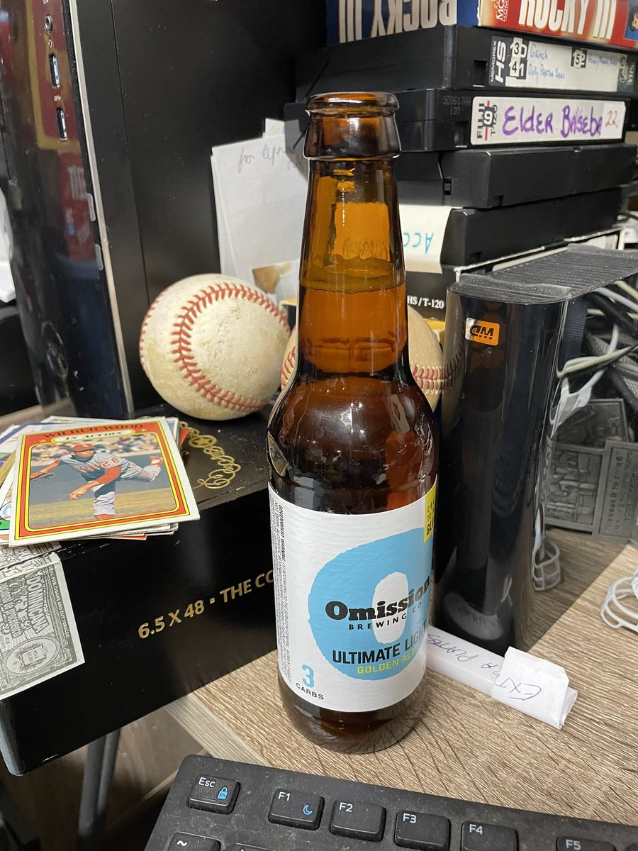 Sedamsville14's tweet image. #72 drinking this beer left by @kaitlyncappel 

It’s Gluten Free, everyone knows I love Glute so this is purely a #forthecount beer