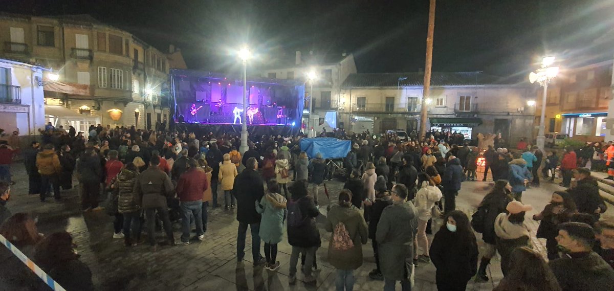Segundo servicio de hoy sabado, seis voluntarios han estado cubriendo el preventivo de  encendido del arbol de fuego y verbena. Finalizamos el mismo sin incidencias...mil gracias a los compañeros .

#LasProtesCuentan