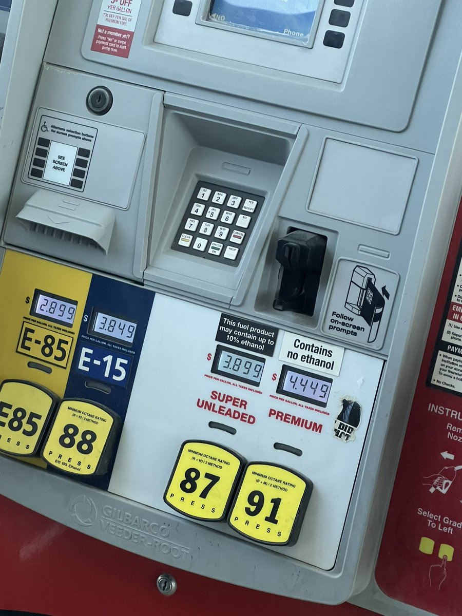 IdontwipeASSES's tweet photo. When you can put E85 in your large SUV🙌 https://t.co/hQaRJMJ6e8