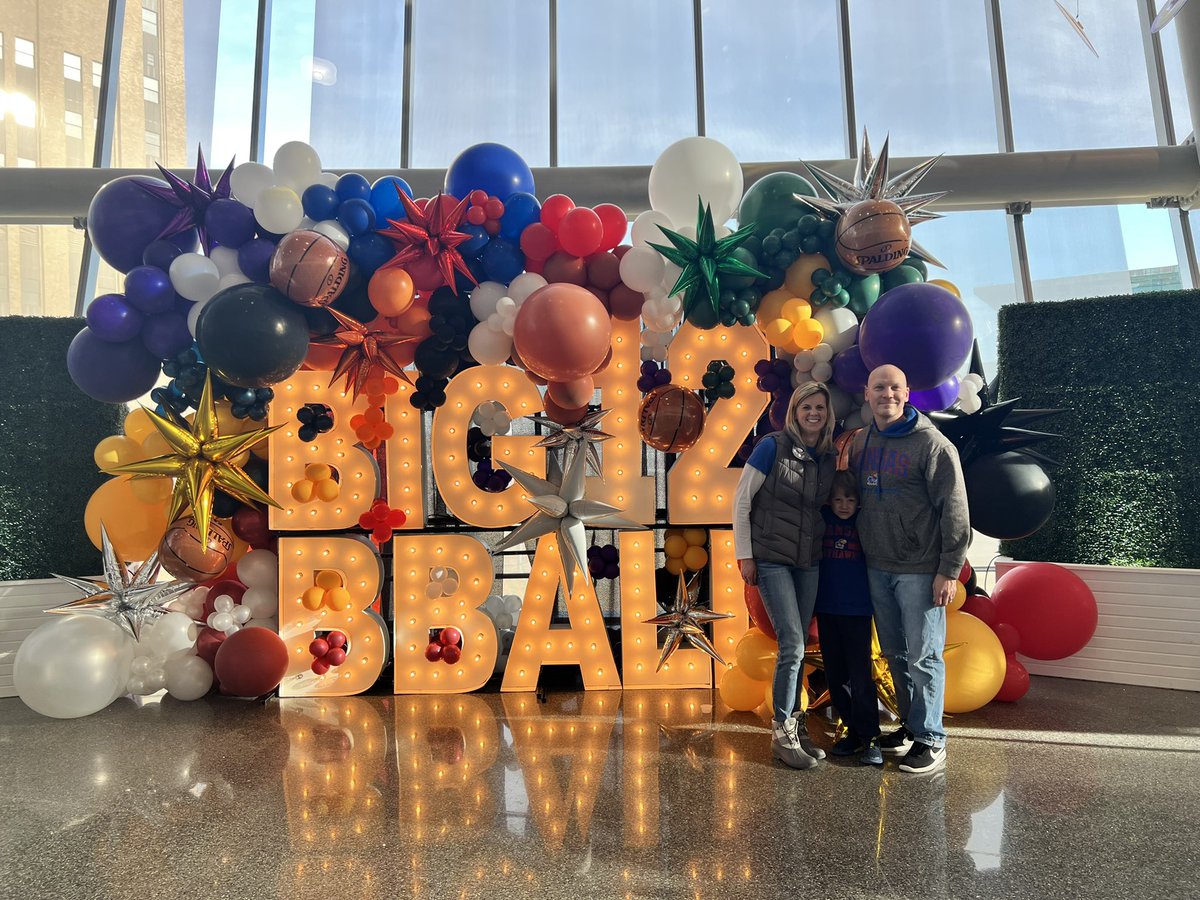 stevewillis14's tweet photo. #RockChalk #Big12MBB #teamwillis https://t.co/HWQ2gDmTqt