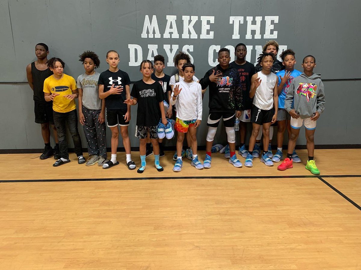 grindandhoop's tweet photo. Busy weekend at the 🧪😎 … We appreciate everybody who came through‼️ Good luck to d5global &amp; the Decatur Blazers in the Battle of The Magic City this weekend🏀😤 … &amp; S/o to the Groom &amp; Groomsmen pickup run. We appreciate y’all for showing love to our facility! 💯 https://t.co/iwQoWd8WQ4