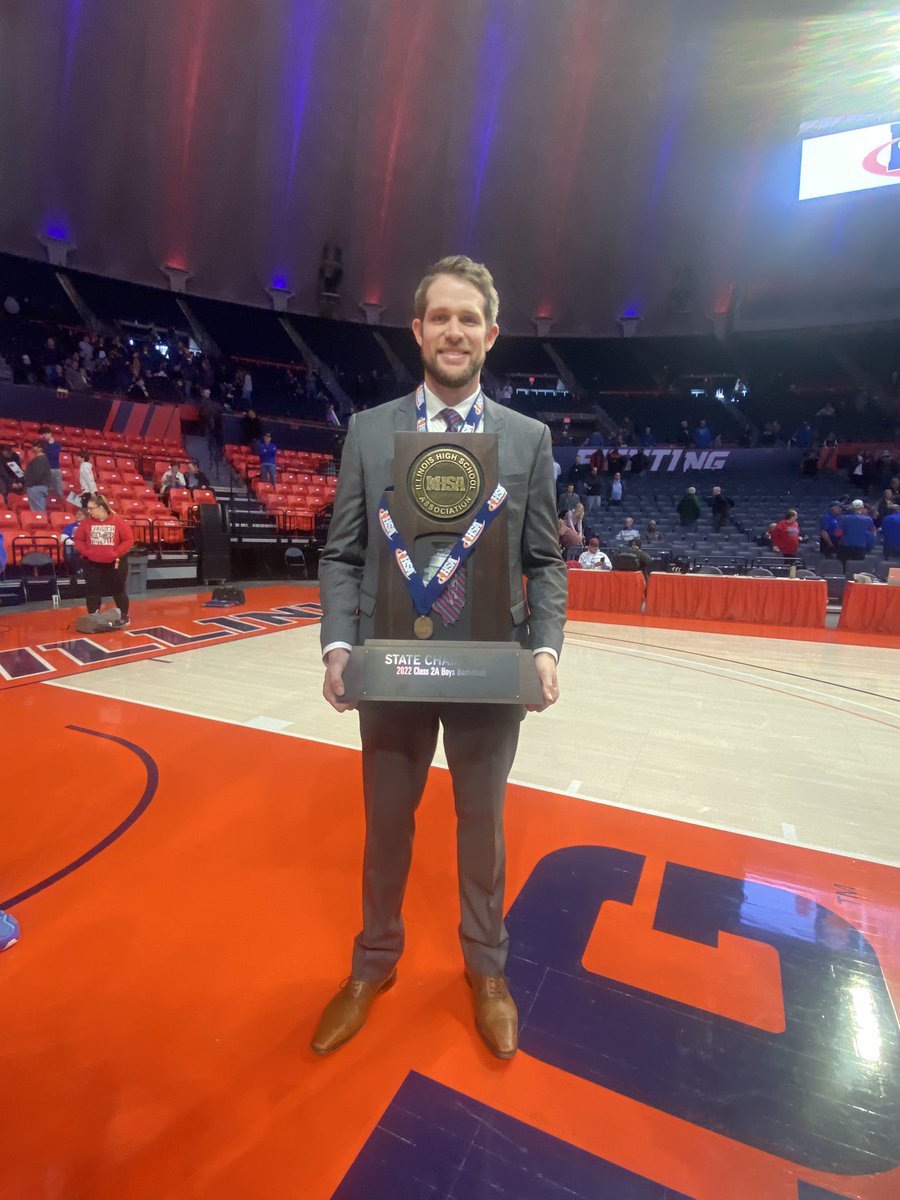 NCHSAthleticsAD's tweet photo. This team…never gives up…lead by this man and the best coaching staff  anywhere…made history today! We can’t thank you enough for letting Nashville and it’s community be a part of this season! 30-4 #statechamps #class2a #ihsa https://t.co/ZemQRpan4P