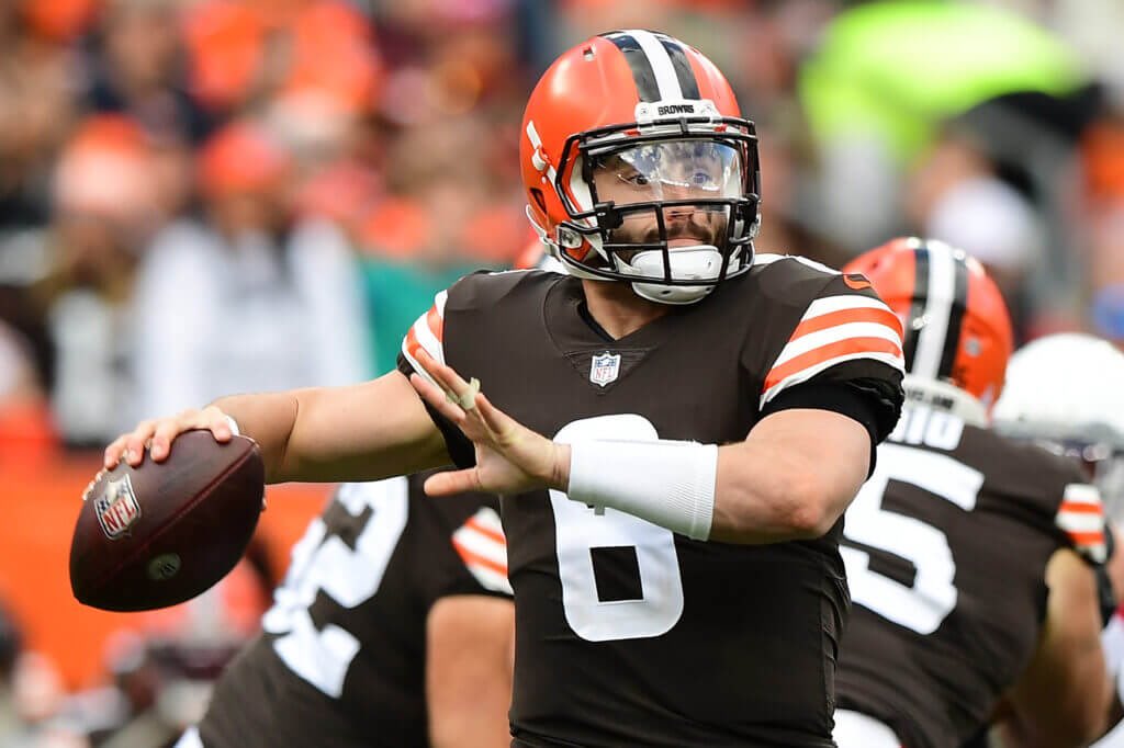 JeffSimonSports's tweet photo. Source: The Cleveland Browns are finalizing a trade that will send Baker Mayfield, Kareem Hunt, and 2 future 1st round picks to the Houston Texans for Quarterback Deshaun Watson. Huge moves for the Browns in the past 3 hours #Browns #DeshaunWatson #Baker https://t.co/yxD8kv3v47