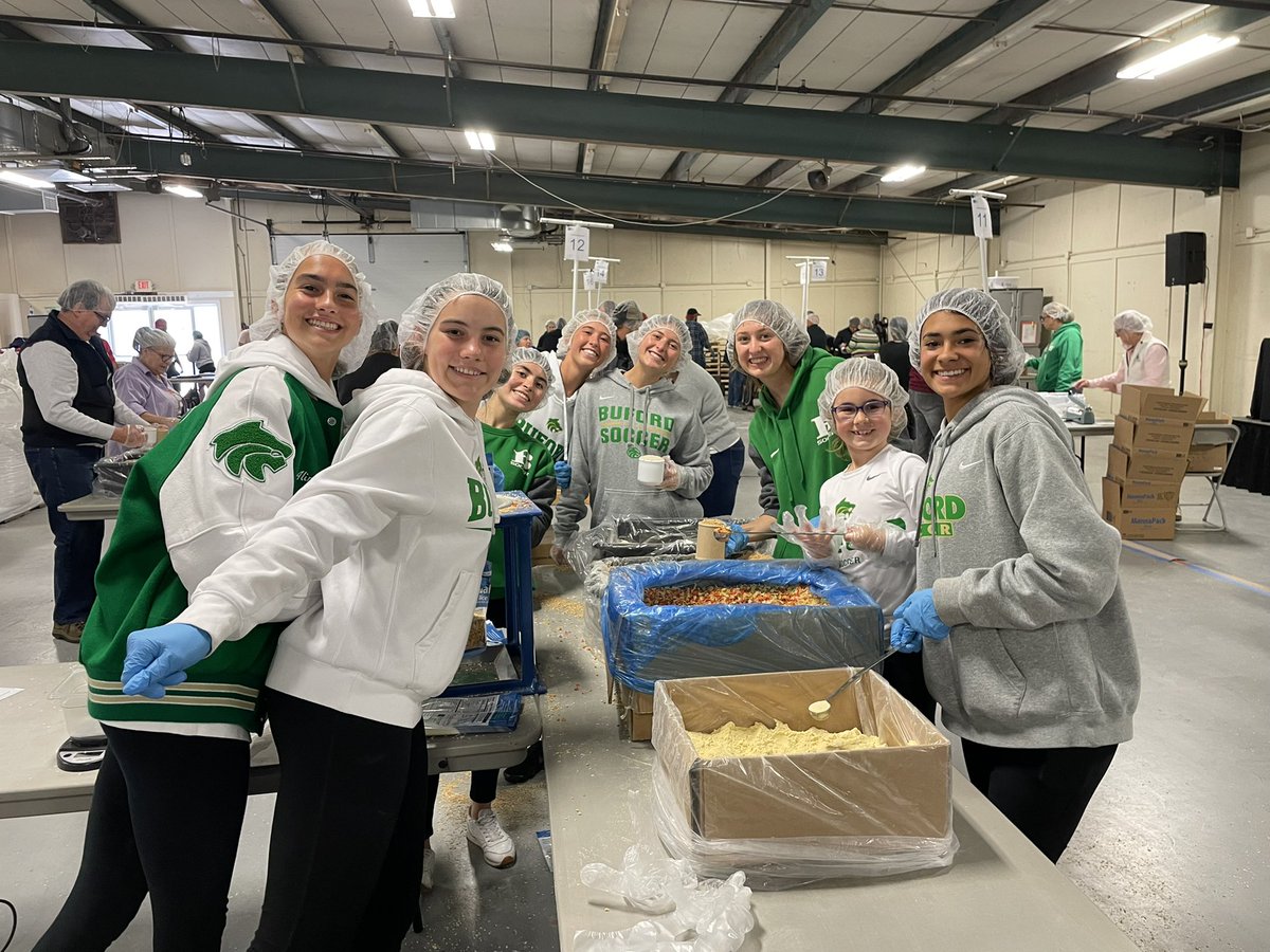 Buford_WSOC's tweet photo. 304 boxes, 65,664 meals, enough to feed 179 kids a year are what this entire packing group packed! So proud of our girls for stepping up and packing meals for starving children #fromhungertohope #kidsfeedingkids #perspective 💚🐺⚽️ https://t.co/sGgEwM7nWf