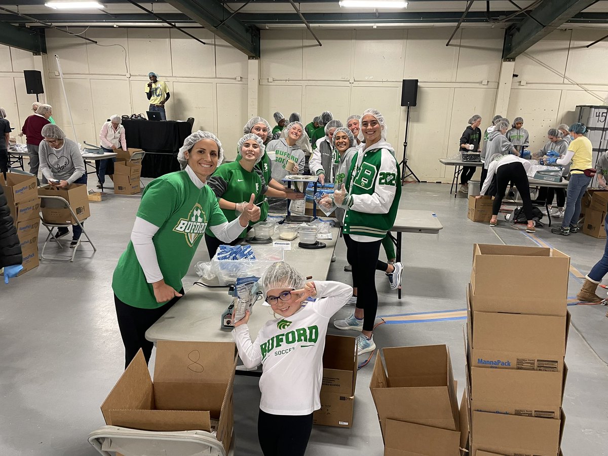 Buford_WSOC's tweet photo. 304 boxes, 65,664 meals, enough to feed 179 kids a year are what this entire packing group packed! So proud of our girls for stepping up and packing meals for starving children #fromhungertohope #kidsfeedingkids #perspective 💚🐺⚽️ https://t.co/sGgEwM7nWf