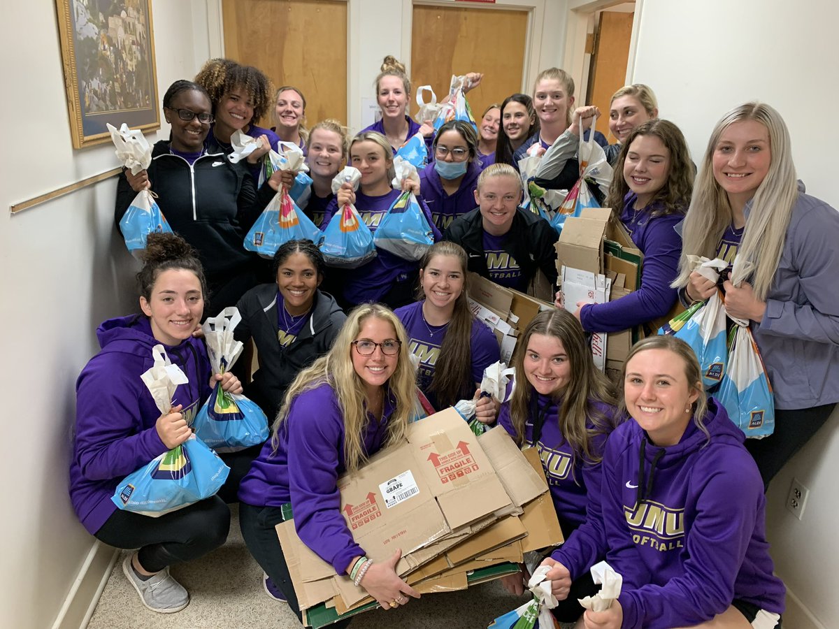 JMUSoftball's tweet photo. Thankful for the opportunity to partner with Rise Harrisonburg earlier this week to pack over 100 “love packs” - meals for elementary students in need!!
#DukesGivingBack #Dukes4Diversity https://t.co/YXKaC5MrBA