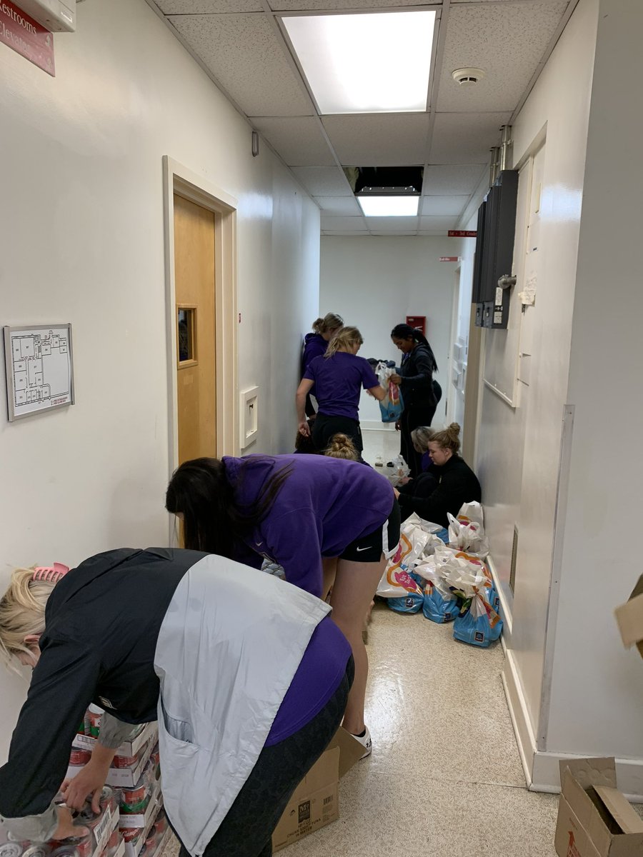 JMUSoftball's tweet photo. Thankful for the opportunity to partner with Rise Harrisonburg earlier this week to pack over 100 “love packs” - meals for elementary students in need!!
#DukesGivingBack #Dukes4Diversity https://t.co/YXKaC5MrBA