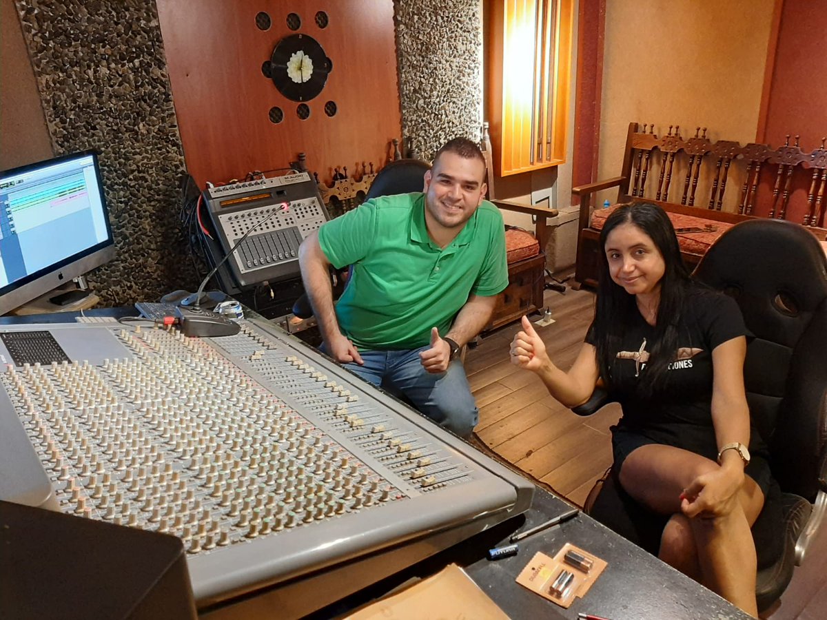 DagaProductions's tweet photo. En los controles de #dagaproducciones con el ingeniero Santiago Ramírez https://t.co/B1OnSIrP6g