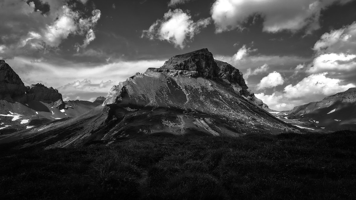 I didn’t choose B&amp;W as a main style for my works but sometimes it’s really nice to see the world like that.

Photographers, show me your B&amp;W shots 🤩

Here’s my mobile photo from hiking in Swiss Alps.

Please, follow &amp; RT

#photography #landscape