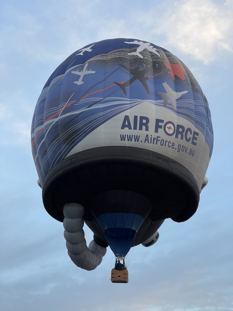 mariehjohnson's tweet photo. Air Force over #CommonwealthAve Bridge #Canberra.
With #CardiacMan. Enjoy.
#RAAF #VeteranFamily #BalloonSpectacular. https://t.co/wCTjU9Lb2W