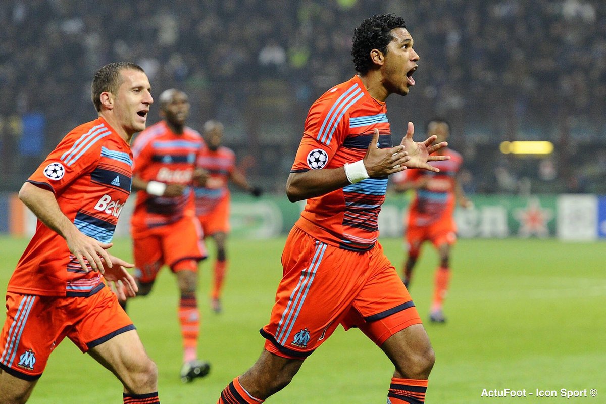 ActuFoot_'s tweet photo. Il y a 10 ans jour pour jour, Brandao qualifiait l’OM pour les quarts de finale de la Ligue des Champions.
Grâce à un fameux contrôle du dos inoubliable... 😆 https://t.co/QL1JNWrXU3
