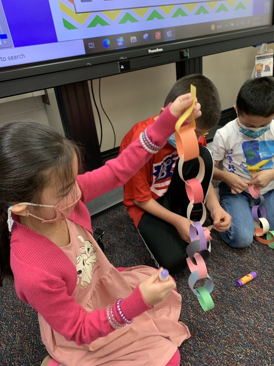 Serone_Students's tweet photo. Pictures from our 101st day of school! Everyone helped decorate for this special day! 🎉🐾 #101daysofschool @SugarlandES https://t.co/J9ynpkfaYV