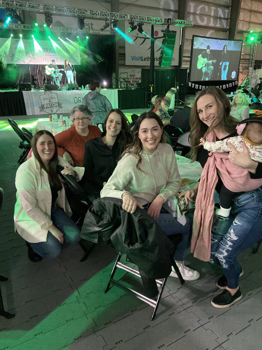 jessfehr5's tweet photo. It was a #brier2022 filled week finished off with my amazing sister in law singing her heart out at the #brierpatch2022 #brierpatch #yql @CurlingCanada https://t.co/lq8F1dD86U