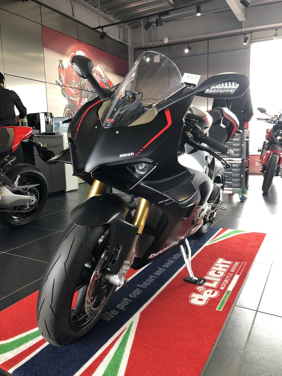 kanayan029's tweet photo. 納車なう!
1年待ったわ!
#ducati #ドゥカティ #V4SP #パニガーレ https://t.co/ONAMDmMVQ5