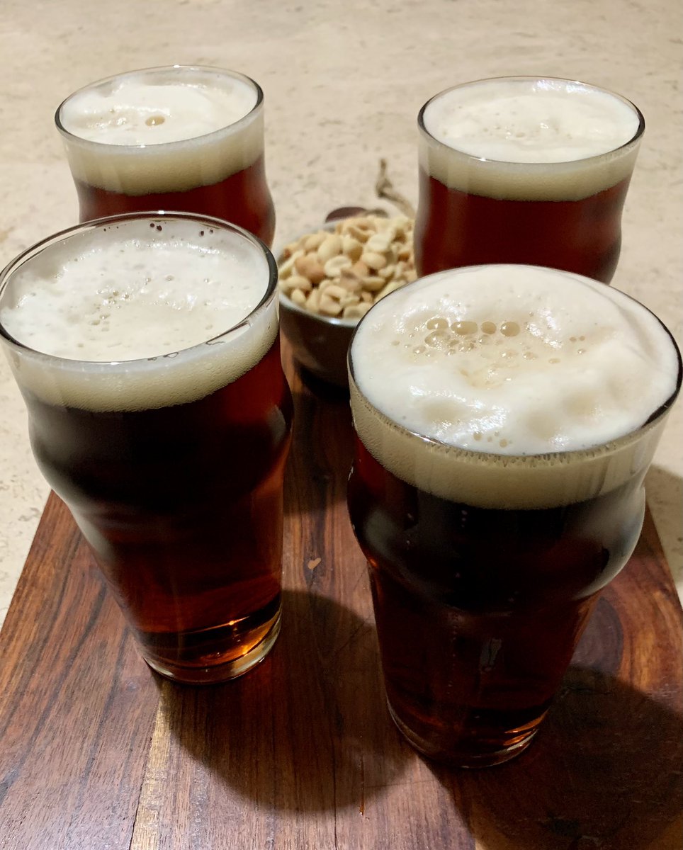 Pintas de Brown Ale Inglesa directamente del grifo. #Beer #Cerveza #CraftBeer #EnglishBrownAle #Draught #BeerTime #BeerLover