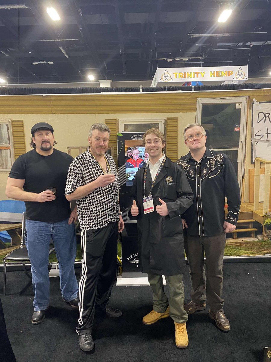 vinnymarine00's tweet photo. Vibed out making deals with the guys in Fort Lauderdale #TPB @trailerparkboys https://t.co/b8tq8ZRe0X