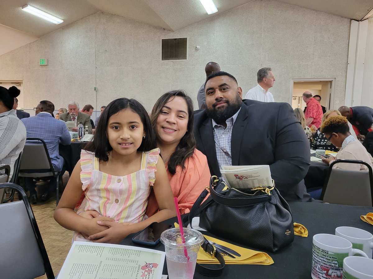 srjcfootball's tweet photo. Great day for the Bear Cub family. Martin Tevaseu @biguce68, current D line coach and Bear Cub alum was inducted into the CCCFCA Hall of Fame for his contributions as a CCCAA football player. We are so proud! #CB4L #srjcfootball #family https://t.co/AtmFxGiGZs