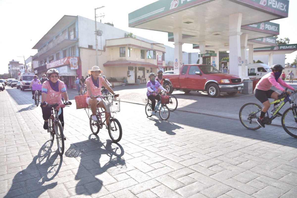 JojutlaMorAyunt's tweet photo. Por iniciativa del grupo de ciclistas Intrépidas , este sábado, en el municipio de #Jojutla se llevó a cabo la #RodadaDeAltura 2022 en el marco del #8M Día Internacional de la Mujer. https://t.co/GvN4yN3IU7