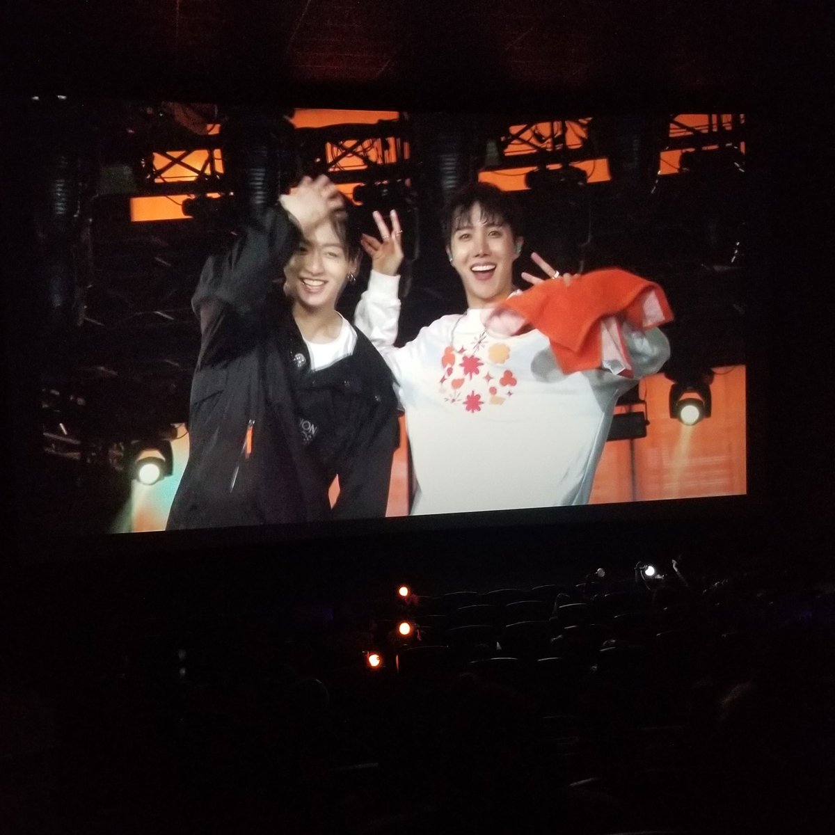jasmacski's tweet photo. #PTDLIVEVIEWING https://t.co/GVaSxAFXqy