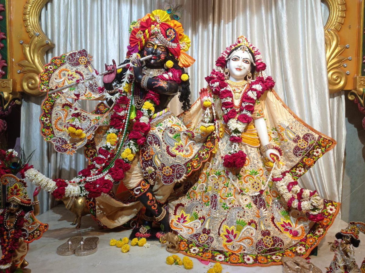 IskconAmravati's tweet photo. ━❀꧁𝐻𝑎𝑟𝑒 𝐾𝑟𝑖𝑠ℎ𝑛𝑎꧂❀━

     🙏🏽 Sringar Aarti Darshan 📿
   🌷Sri Sri Rukmini Dwarkadhish || ISKCON Amravati🌷

  ━❀꧁13/03/2022 ꧂❀━

#iskcon #iskconamravati #जय_श्रीराम #JaiShreeRam #Krishna #RadheShyam #RadhaKrishna #temple #amravati #Maharashtra #Darshan https://t.co/6cf5PV3Ldi