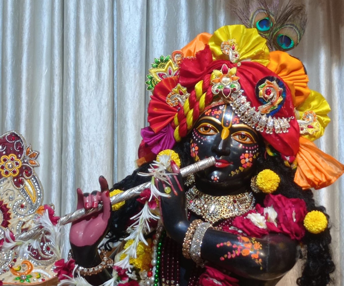 IskconAmravati's tweet photo. ━❀꧁𝐻𝑎𝑟𝑒 𝐾𝑟𝑖𝑠ℎ𝑛𝑎꧂❀━

     🙏🏽 Sringar Aarti Darshan 📿
   🌷Sri Sri Rukmini Dwarkadhish || ISKCON Amravati🌷

  ━❀꧁13/03/2022 ꧂❀━

#iskcon #iskconamravati #जय_श्रीराम #JaiShreeRam #Krishna #RadheShyam #RadhaKrishna #temple #amravati #Maharashtra #Darshan https://t.co/6cf5PV3Ldi