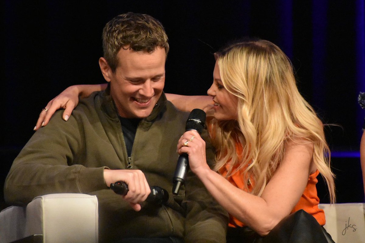 janettemsu's tweet photo. Where are the #Steejay fans at?! @candacecbure @ScottWeinger @Thats4Ent #90sCon https://t.co/Yd8thhJk6Z