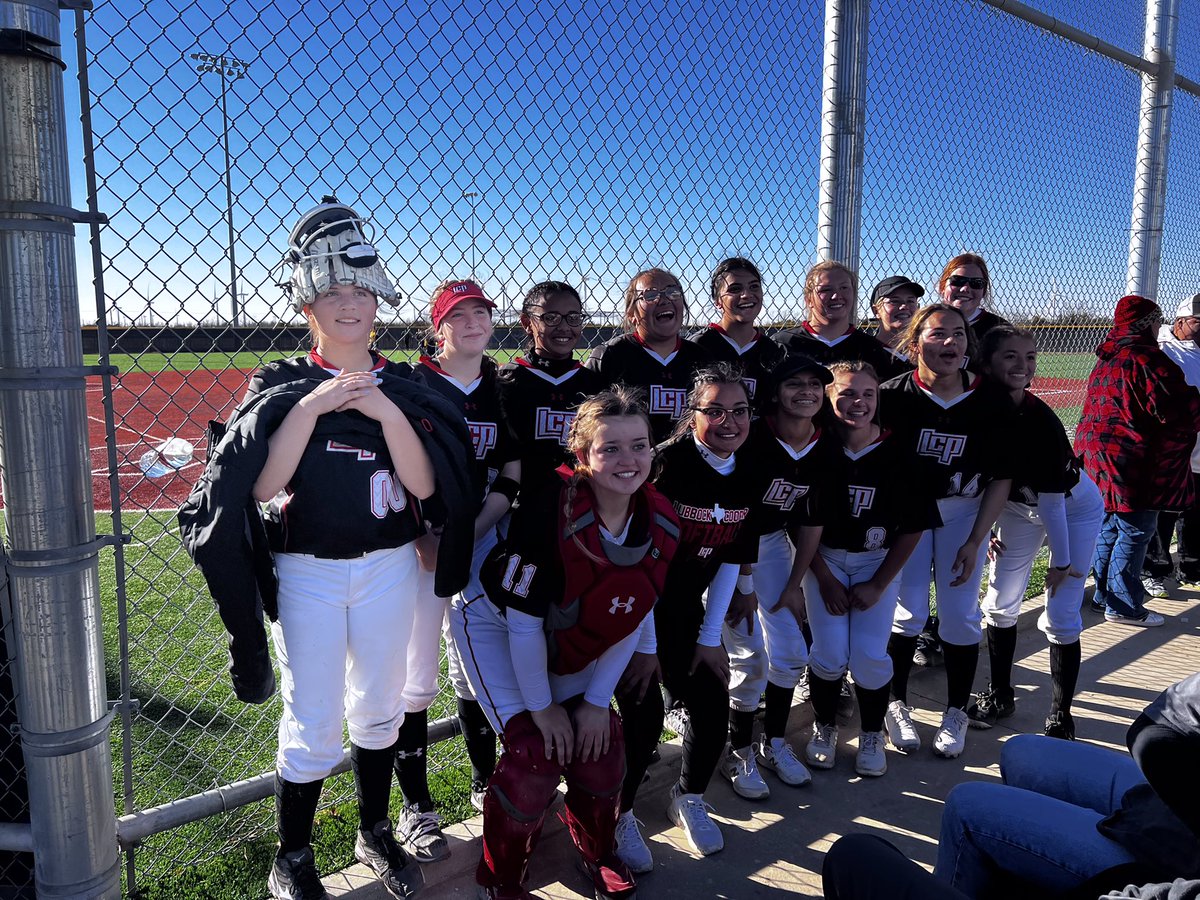 MistyMora1214's tweet photo. Cranked out 2 more wins today!! Great job LCP JV Pirates! 🏴☠️🥎#nospringbreak #NeverAgain #lcpsoftball https://t.co/8s1QeP4eWH