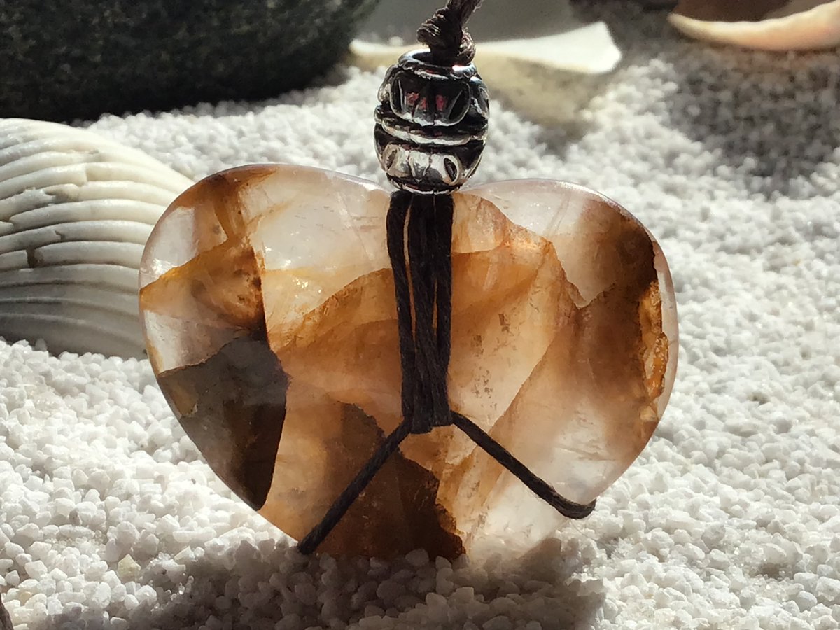 triciamacaluso's tweet photo. Golden Healer Boho Chic Corded Heart Crystal Necklace https://t.co/PW5zEjQs2f  #crystals #heartcrystal #GoldenHealer #Metaphysical https://t.co/qz0lNfDUn7