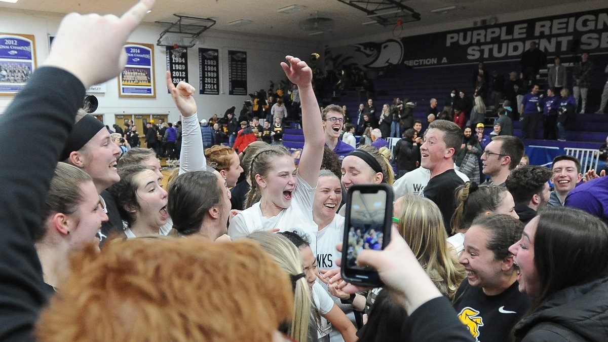 UWWWomensHoops's tweet photo. All the feels.

(📷: @mtmcloone)

#d3hoops | #PoweredByTradition https://t.co/oybrz47GCe