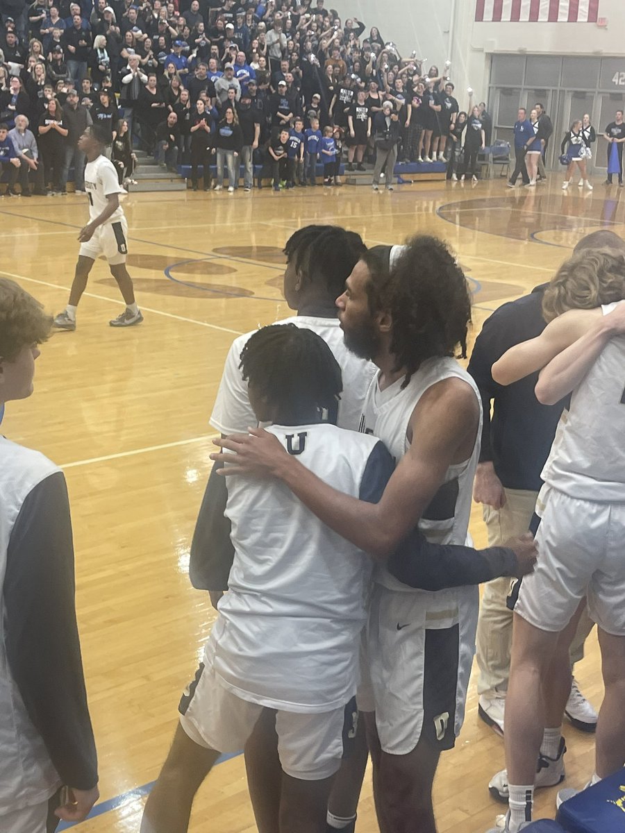 Morehouse_Dad's tweet photo. The final moments of a remarkable high school basketball career.  @Larpierce15 you left your mark on @UniversityBBB   Thanks for all of the unforgettable memorial and cheers to the many new ones that you will make.  💙🤍💙🤍🏀🏀🏀💪🏽💪🏽💪🏽 https://t.co/wRcInqNqCm