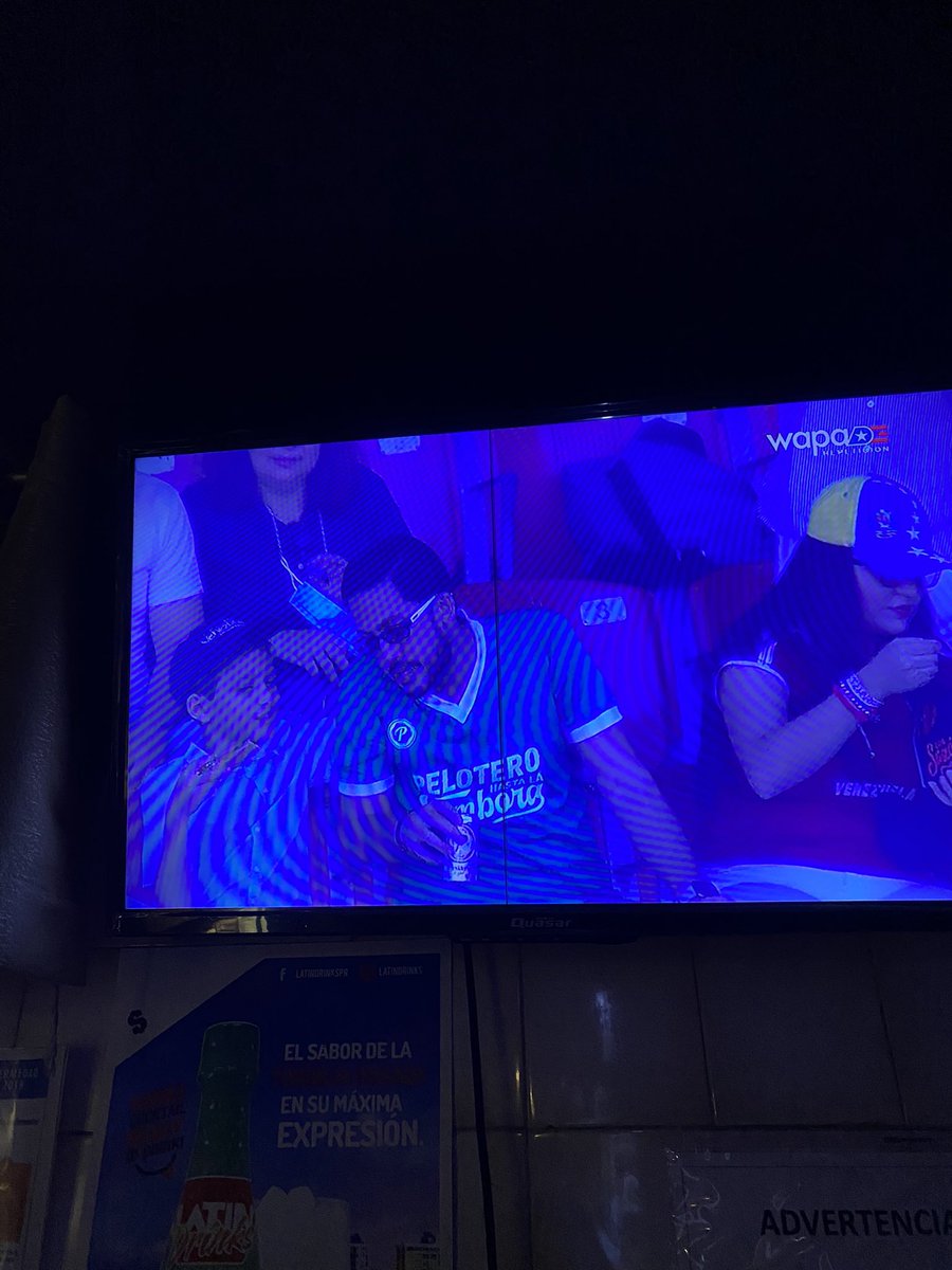 geraldcastillo1's tweet photo. @RadGom viendo el replay del juego. 🤣🤣 https://t.co/JBL5r6Aqof