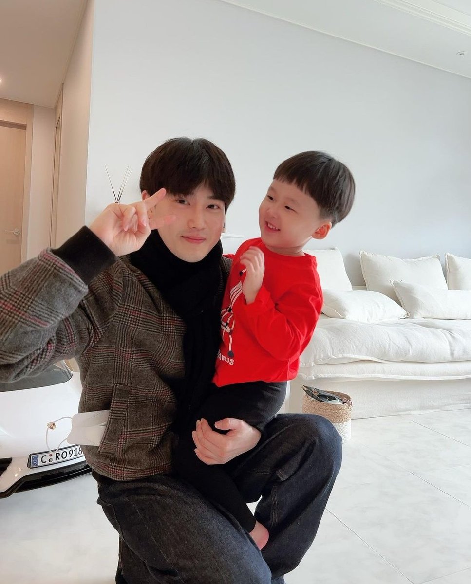 DoKyungLoey's tweet photo. "Reencuentro después de 2 años"🥺

Que lindo se ve junmyeon!!🧡 https://t.co/lJQlIKMQwV