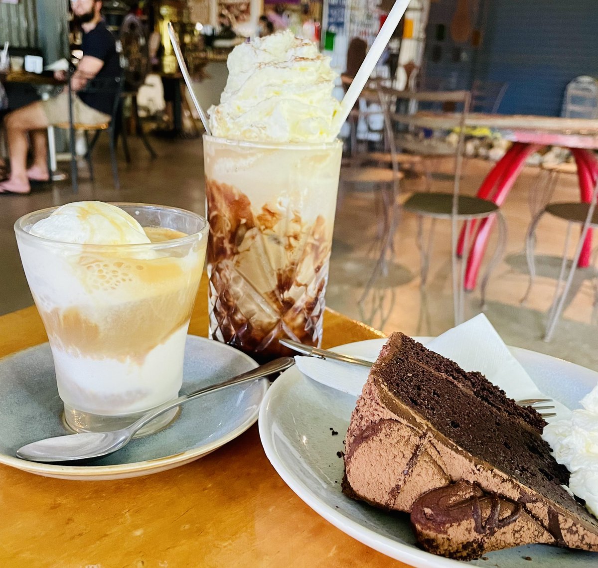 mermaidK6's tweet photo. Coffee Works in Mareeba☕️
店内にはコーヒー豆、インテリア、チョコレート等のギフトショップもあり
カフェで美味しいコーヒー飲んだ後に
お土産選びも楽しめます🍫😍
マリーバに位置するお店まではケアンズ〜車で約1時間🚙
#thisisqueensland
#coffeeworks #ケアンズ大好き https://t.co/WrA0ZJMnrm