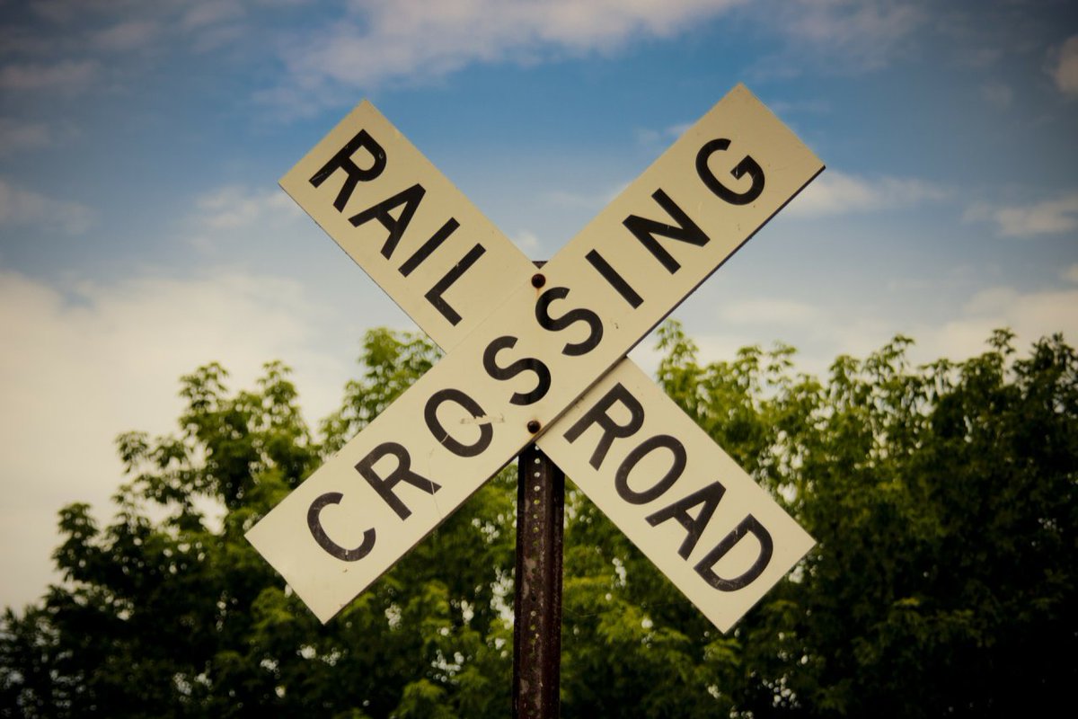 CapitolCorridor's tweet photo. Save those selfies 📷 for when you're off the tracks--railroad tracks are private property &amp; it's illegal to be on them unless you are at a designated public crossing. We want you to be safe! 😊 #SafetySaturday
Thanks to our #RailSafety partn... @CAOpLifeSaver #StopTrackTragedies https://t.co/51IOO1Mhwe