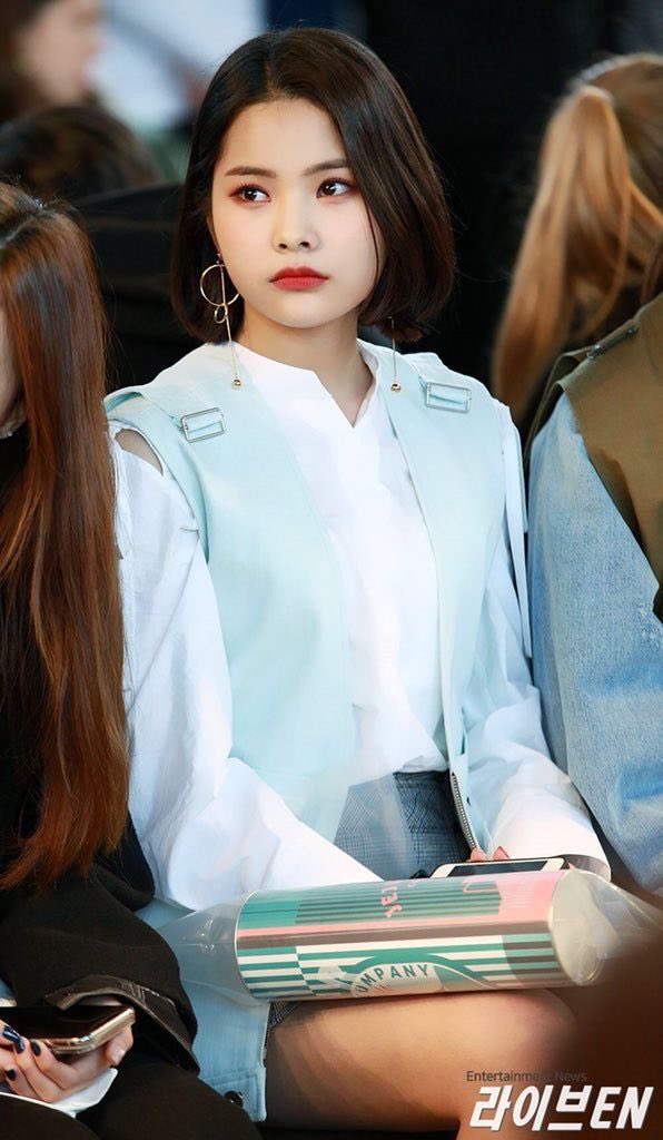 airport_idols's tweet photo. *Weki Meki*
-Rina
#WEKIMEKI #RINA #KPOP #Fashion https://t.co/Ki3mydWWJC