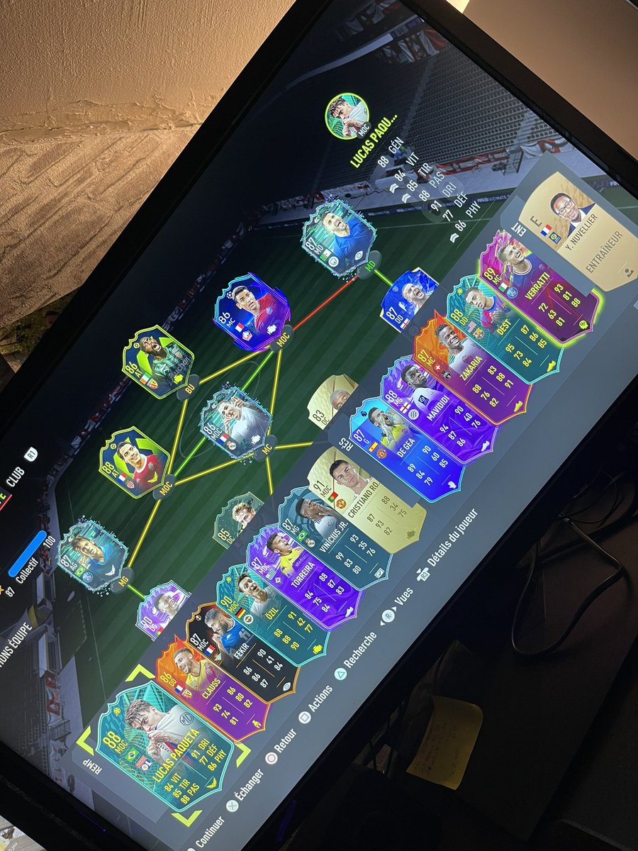 BENZZFIFA's tweet photo. Après 2 mois d’arrêt ou de très peu de match par semaine. Plus de #FutChamps depuis 3 mois. Div5 avec la fin de la saison. Et hop me voilà en Div Élite ! Avec cette team ! #FUT22 #DivElite #FUTChampions https://t.co/X2CkdFBOxG