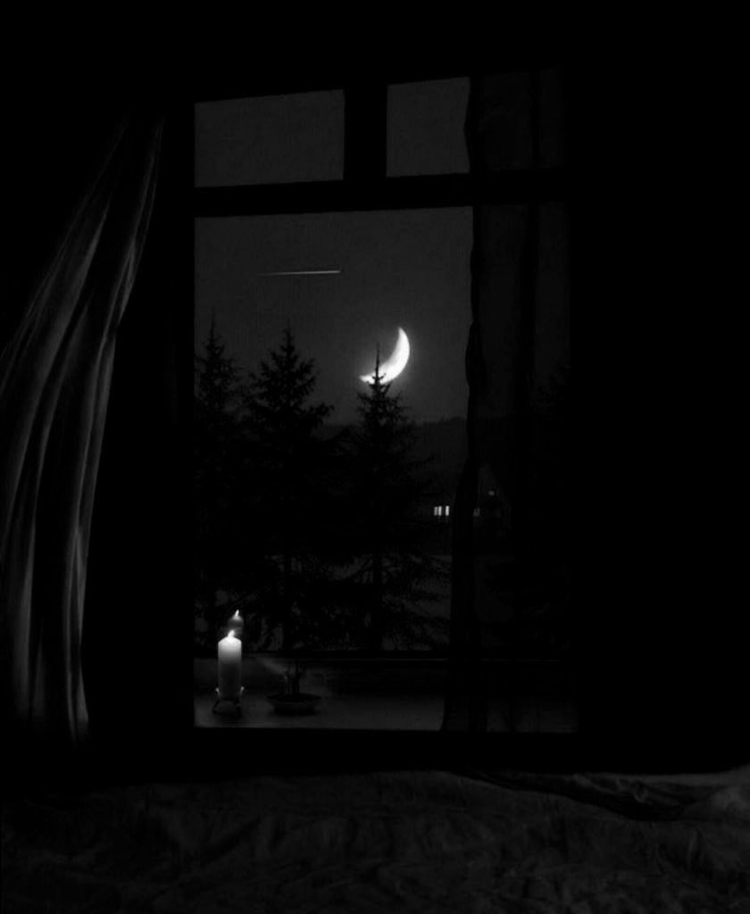 لا تسأني كيف حال زماني
ماذا يعيش اليوم في وجداني

ما أنت في دنياي إلا قصةً
بدأت بقلبي.. وانتهت بلساني