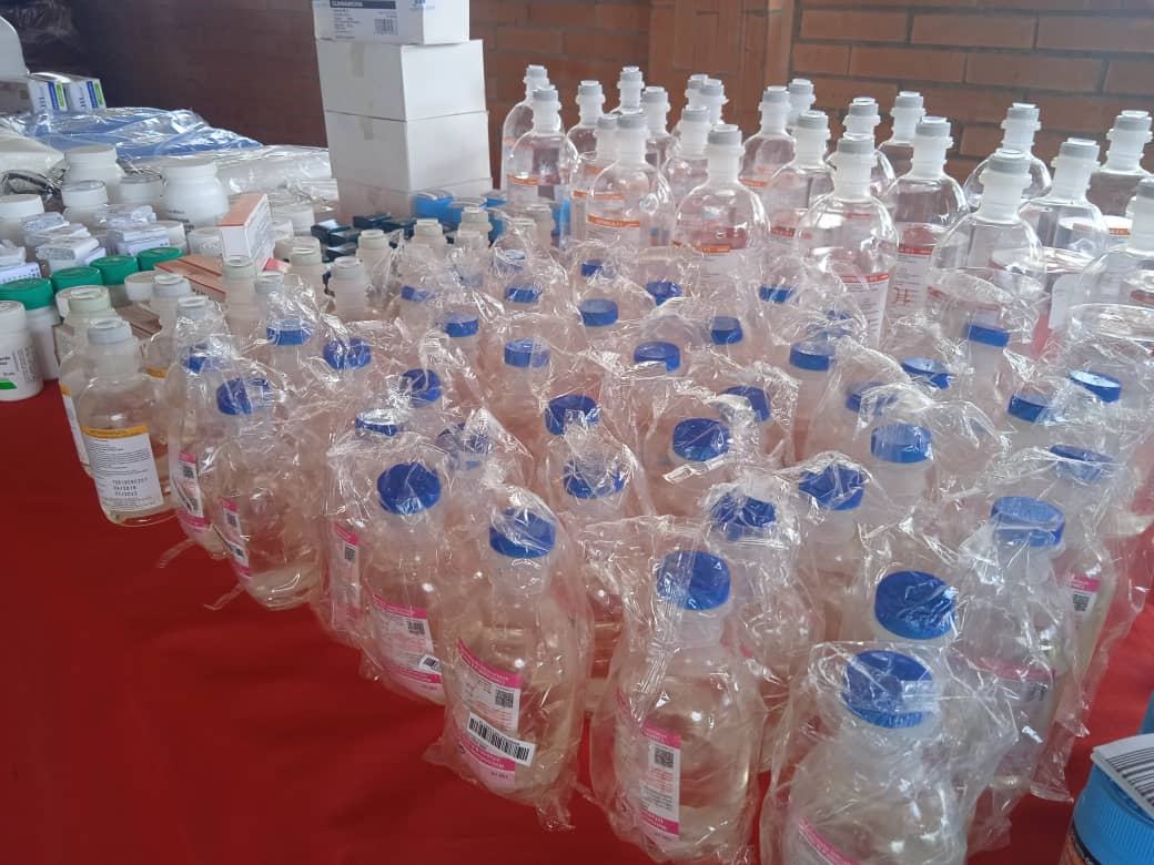 AlcaldiadeMara's tweet photo. Gracias a Dios Todopoderoso que nos permite realizar estás acciones que nos llenan de amor y satisfacción, hoy nos fuimos al Establecimiento Psiquiátrico de Larga Estancia, La Sierrita para entregar alimentos, medicamentos, insumos, calzados, colchones y uniformes.
#SaludMental https://t.co/2d1lHFzY4H