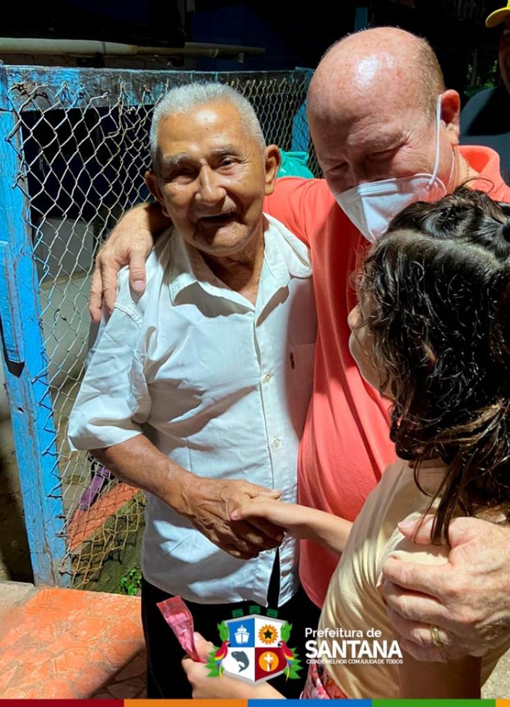 BalaRocha's tweet photo. Famílias felizes com a nova Mobilidade Humana nas travessas L13 e L15 do Provedor 1 avançando com passarelas de concreto com luminárias Led. Senador Davi ajudando a melhorar a vida de quem mora na periferia da cidade. https://t.co/erJ0Zc1gOs