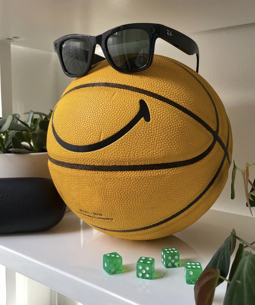 craypayapp's tweet photo. We are happy to welcome @rayban to the app! Now you can earn 6% instant cashback on all your purchases when you checkout with the app! The future is bright! 😎📲☀️ https://t.co/J9cEDmg38V