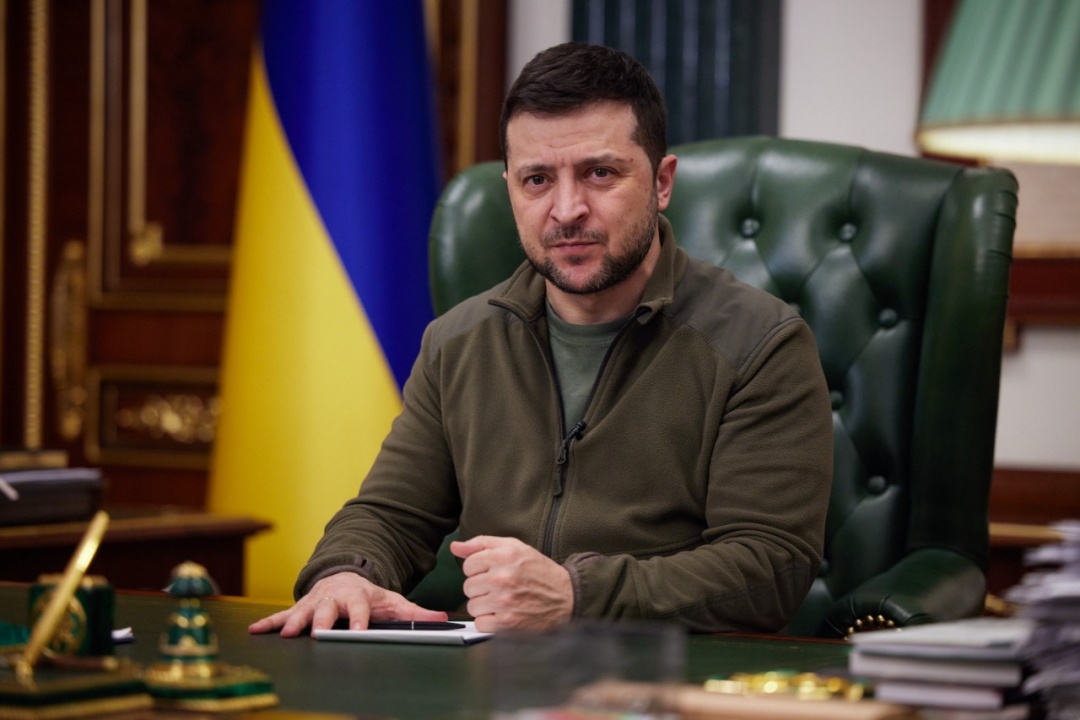 UKRINFORM's tweet photo. Через гуманітарні коридори за добу вдалося вивезти понад 12,7 тисячі людей - Зеленський
https://t.co/eVOwslxkoW https://t.co/PG6clzaZQa