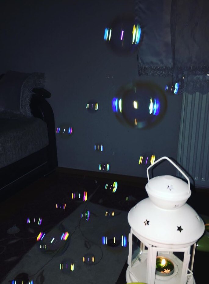 Victor Hugo : " Gündüz herkesindir. Beni neden hep geceye mahkum ediyorlar ?" diye soruyor Notre Dame'ın Kamburu kitabında. Sonra fark ediyor ki gece sadece onundur, ait olduğu yerdedir, tüm yadsımaların ve çığlıkların ötesindedir. Huzurda...