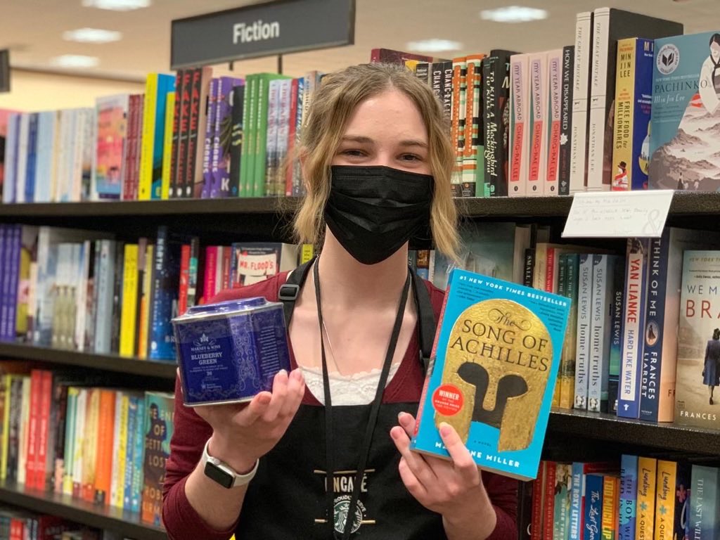 bnappleton's tweet photo. Do you need a #bookseller #bookrecommendation? 

Ashley’s #favorite #heartbreaking #fictionbookpick is #thesongofachilles by #madelinemiller. Add this mythology based #retelling to your #tbr and pair with our #harneyandsons #blueberrygreentea 📚🫖

#booksandtea #bnmidwest https://t.co/A2ussyctr2