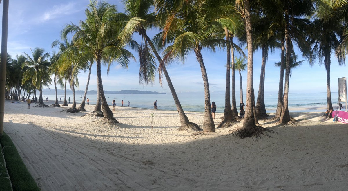 LittleDyesabel's tweet photo. Good morning from the island of boracay 🤗 https://t.co/tR4S6UnABD