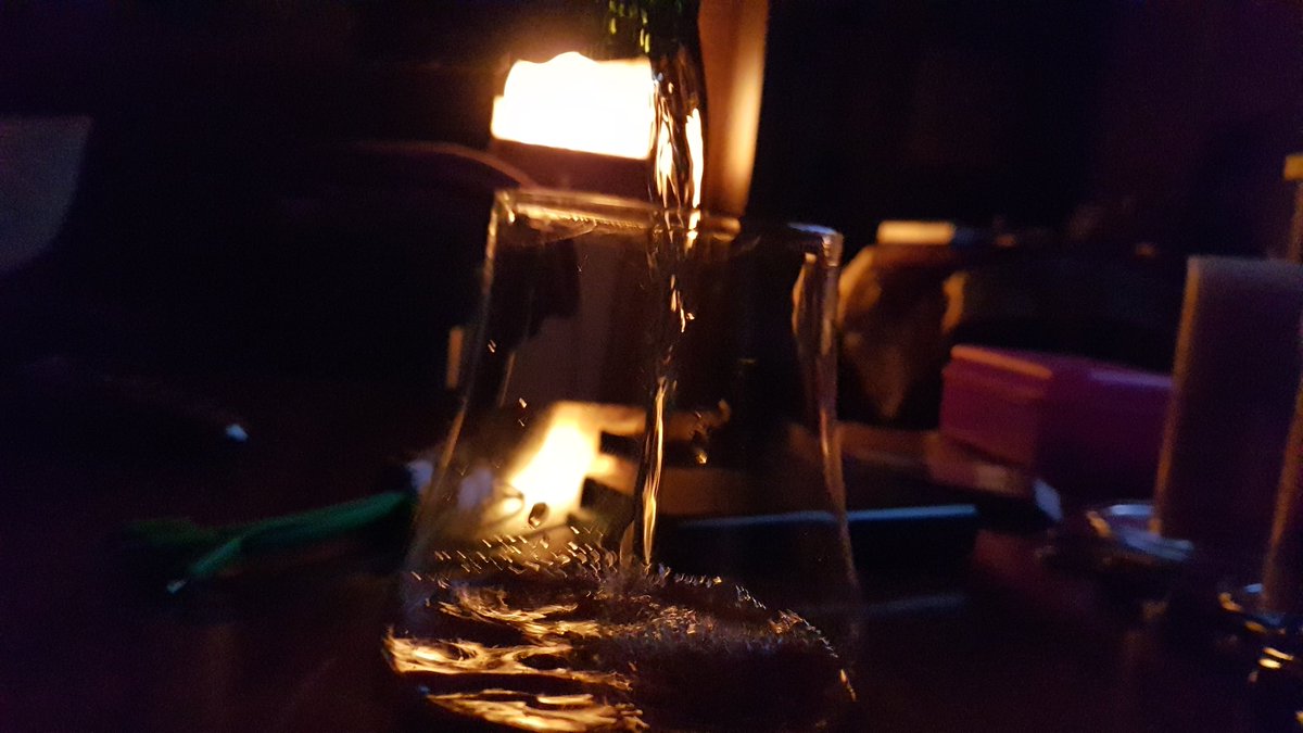CarstenTergast's tweet photo. Saturday night... when the night speaks to you... #saturdaynight #whisky #singlemalt #spirit #leaveallbehind #calmdown https://t.co/h9Dmt2N4AM